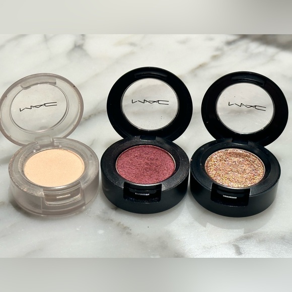 MAC eyeshadow bundle. - Picture 1 of 4